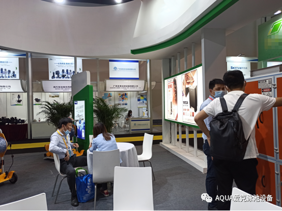 小猪视频免费下载高清工作人员在介绍除湿热泵 小猪视频免费下载高清工作人员在介绍除湿热泵