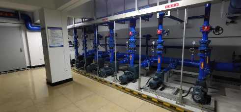 小猪视频在线观看下载免费污设备机房中运行的水泵