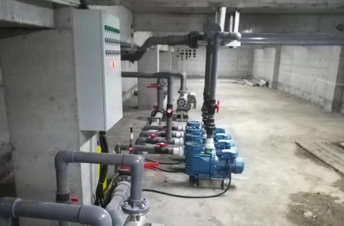 小猪视频在线观看下载免费污设备机房