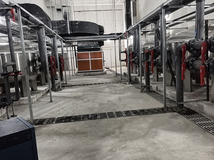 小猪视频在线观看下载免费污设备机房